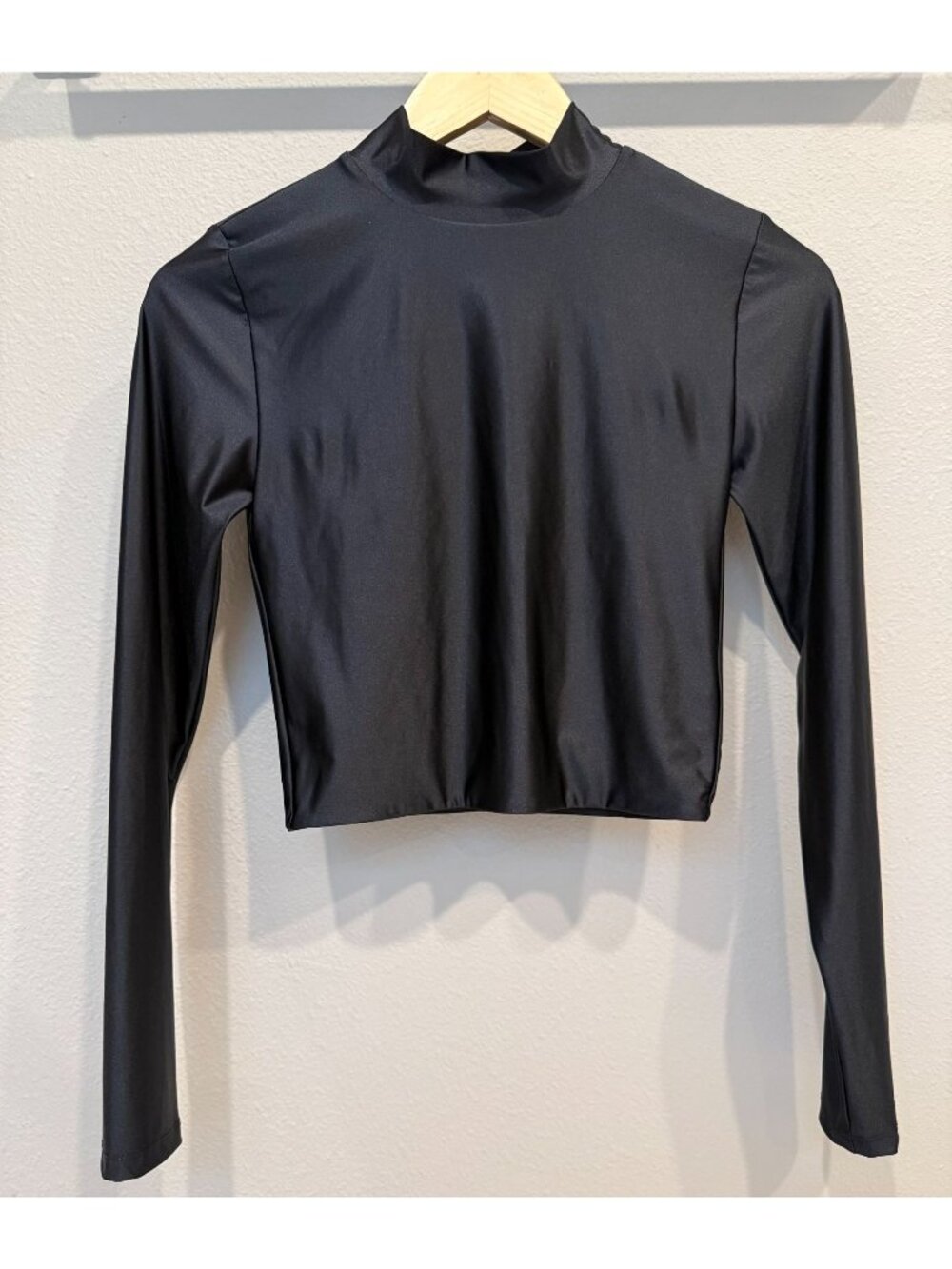 Babaton Aritzia Women's Mock Neck Crop Long Sleeve Top Small Black Slimming